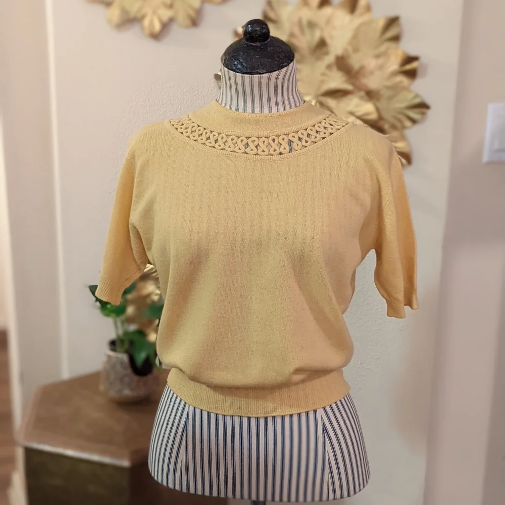 Vintage Cashmere Buttery Soft Scottish Gold Yellow Sweater - Picture 2 of 11